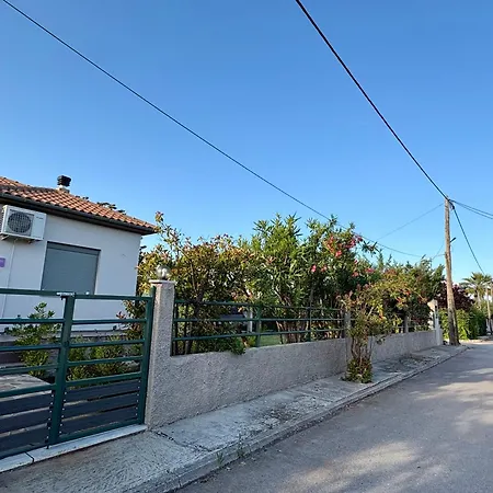 Violetta Villa