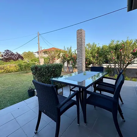 Violetta Villa Néa Ankhíalos