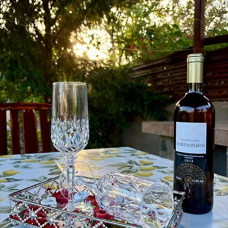 Violetta Villa Néa Ankhíalos