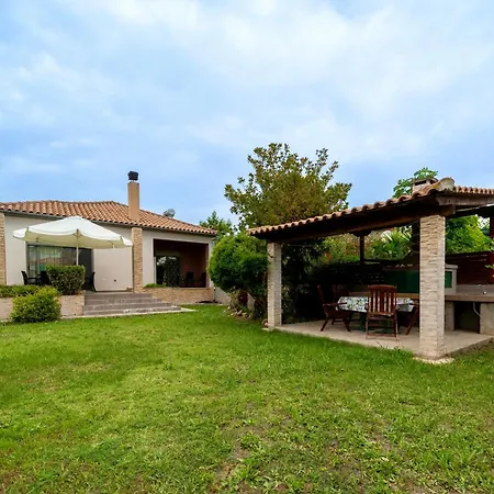 Violetta Villa Néa Ankhíalos